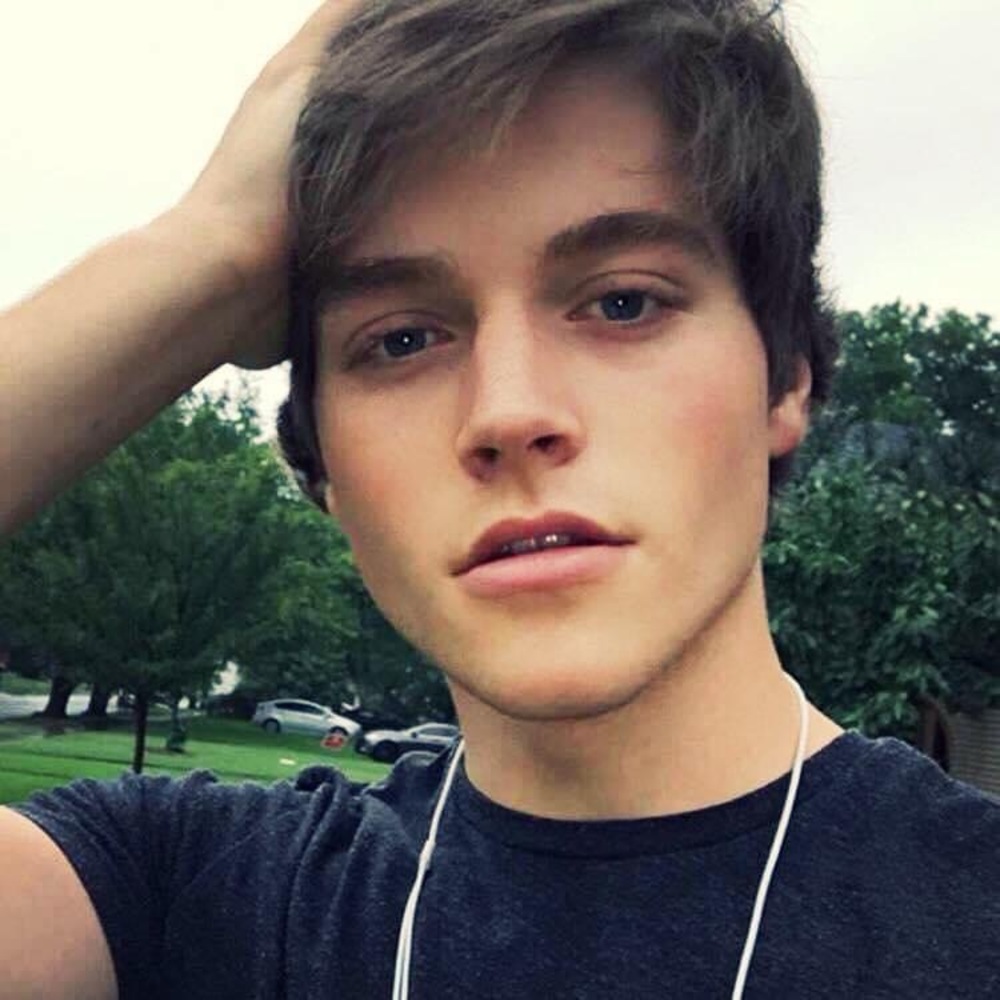 Meet your Posher, Travis